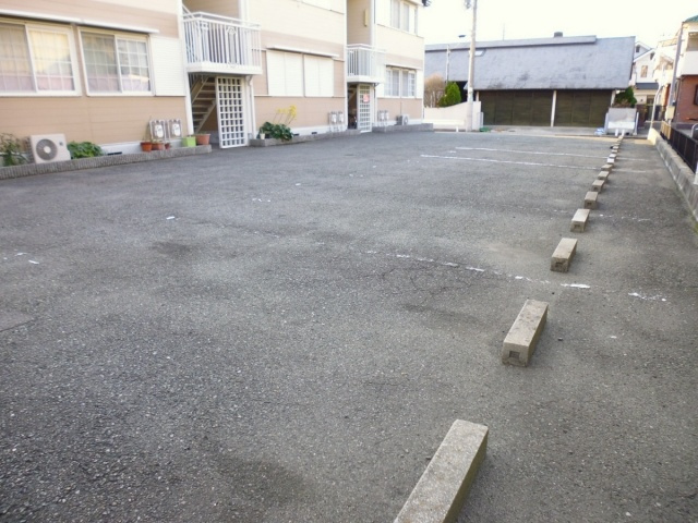 ハイツラポートＢの駐車場