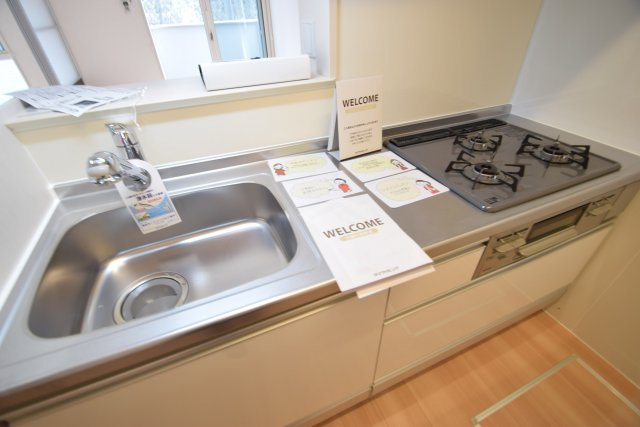 リヴェールＢのキッチン|３口ガスシステムキッチン