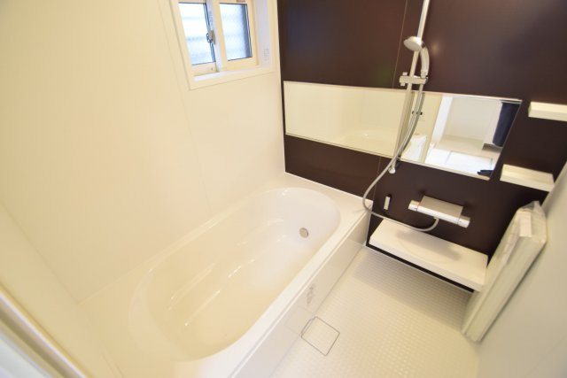 リヴェールＢの浴室|追い焚き機能付き
