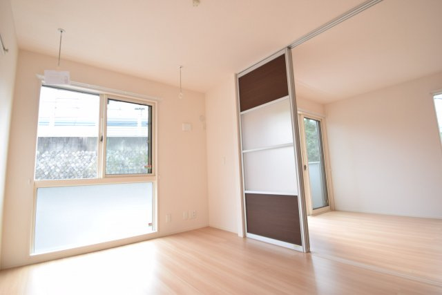 リヴェールＢの寝室|明るい室内です