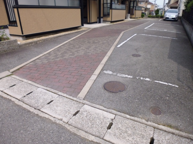 サンビレッジ出合2の駐車場