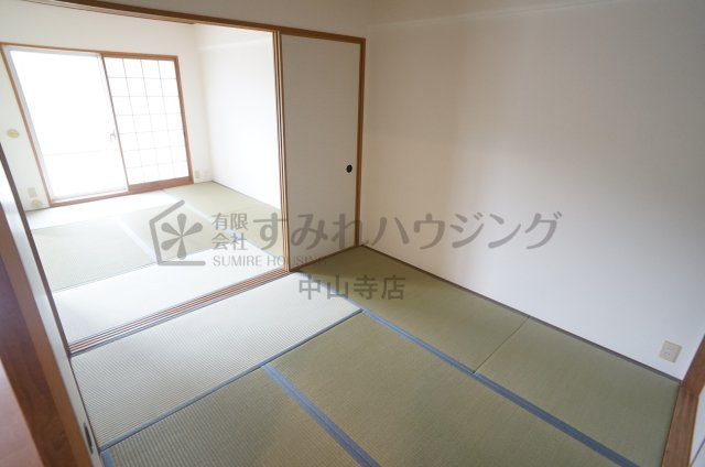 ラヴェニール宝塚中山台ドゥジェームの和室