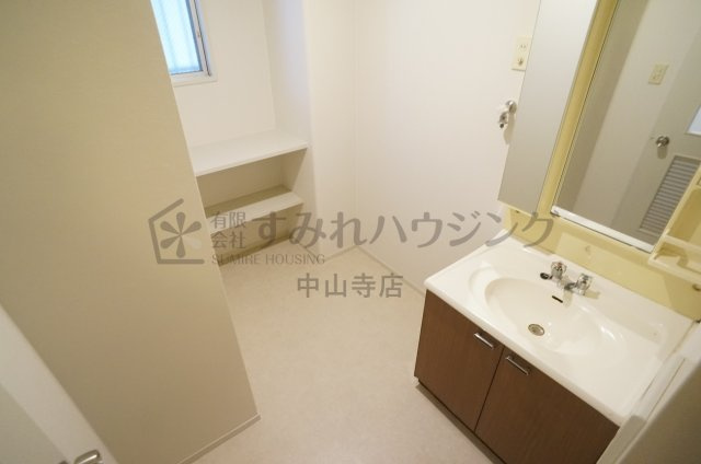 ラヴェニール宝塚中山台ドゥジェームの洗面所