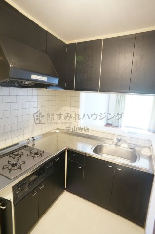 ラヴェニール宝塚中山台ドゥジェームのキッチン