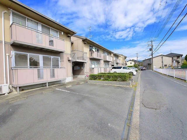 レジデンスボナール　Ⅱの駐車場|駐車場に車を止められます
