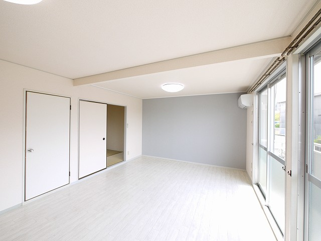 レジデンスボナール　Ⅱの居間・リビング|ゆったりとした居間です