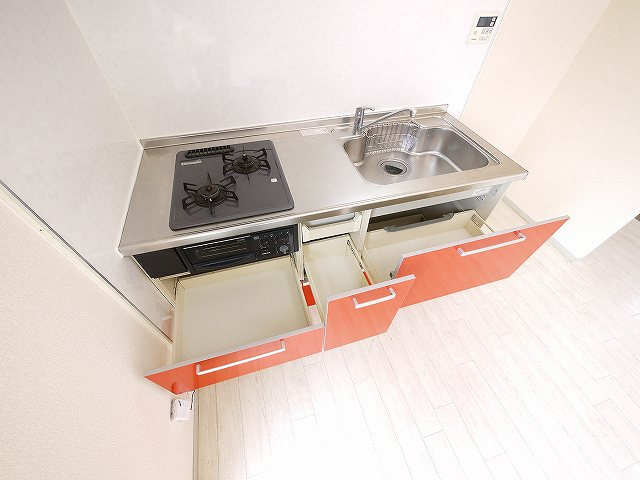 レジデンスボナール　Ⅱのキッチン|コンパクトなキッチンで掃除もラクラク