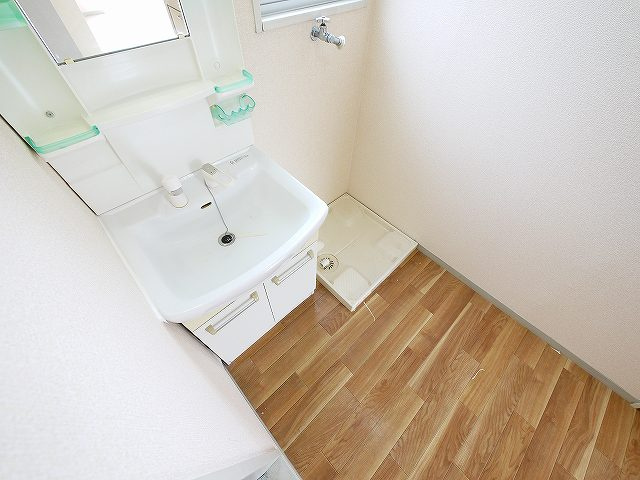 レジデンスボナール　Ⅱの洗面所|忙しい朝には欠かせない洗面所です