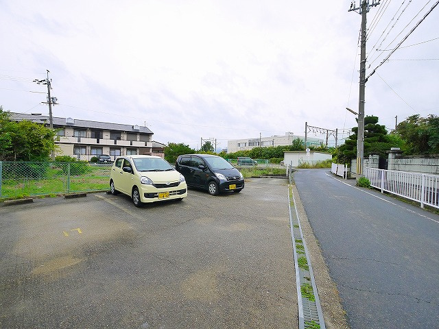 レジデンスボナール　Ⅱの駐車場|駐車場があるので、車を買う予定の方も安心です
