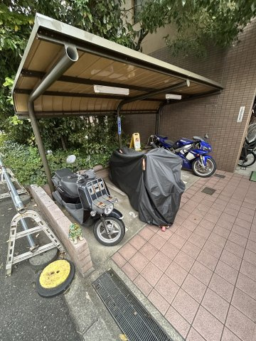 グランファミールさくらがわの駐車場