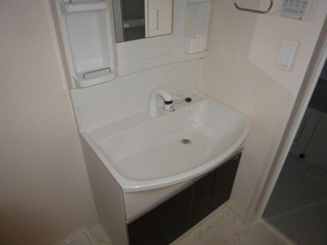 クラスの独立洗面台|洗髪洗面化粧台