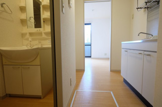 【玄関】 | シャーメゾン穴川 | 同タイプの別室画像です　現況優先でご了承ください