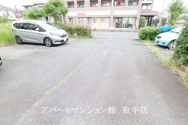 ウインドミルCの駐車場