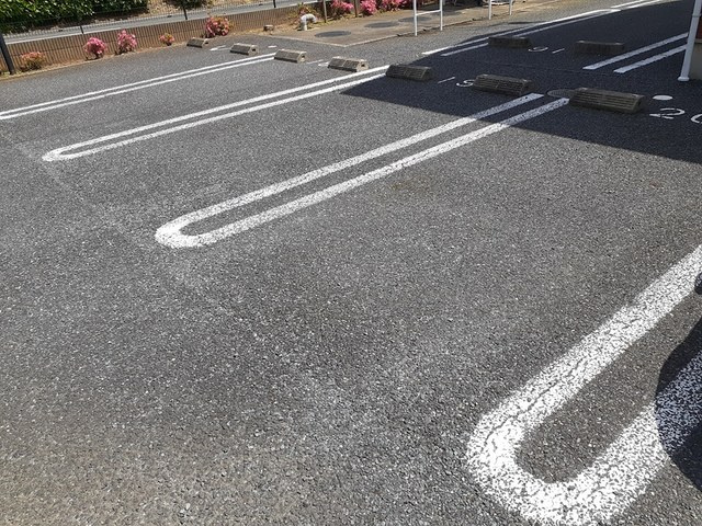 アヴニールⅥの駐車場