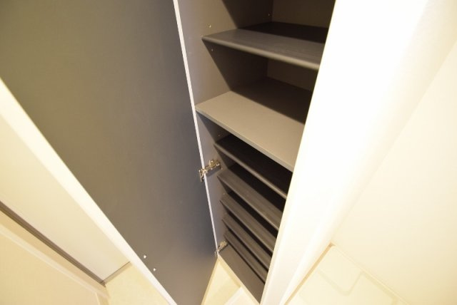 リブリ・ディアコート上山の玄関|シューズボックスあり