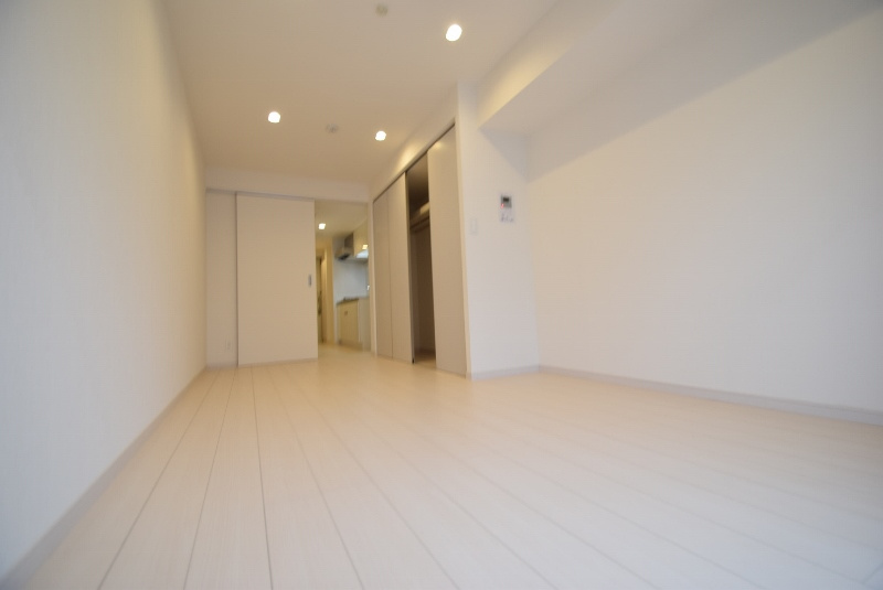 リブリ・ディアコート上山の居間・リビング|広い洋室