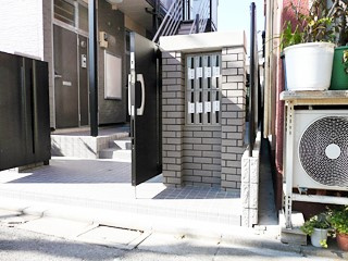 【エントランス】 | 喜十 | オートロック付き