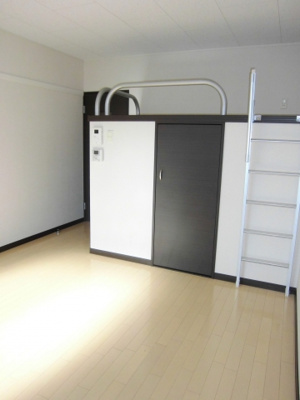 【居間・リビング】 | レオネクストサンシティーⅢ | 同タイプ室内