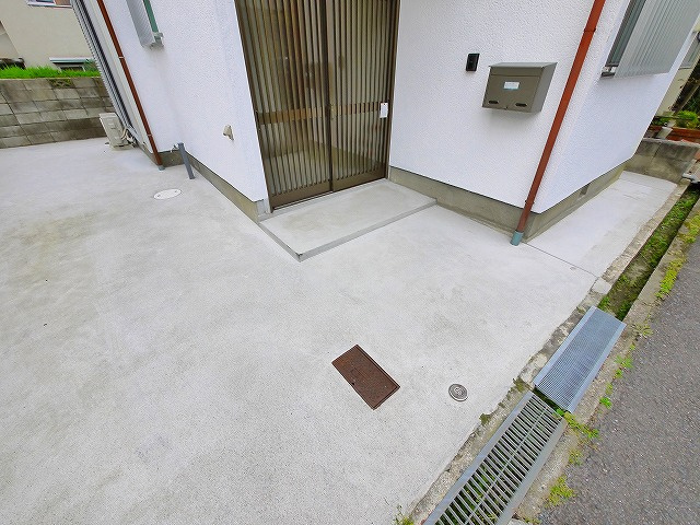 柳本戸建2のエントランス|建物の内部です