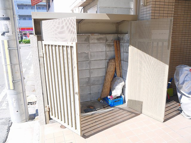 ヴィラ新大宮のその他共用部分|ゴミ置場