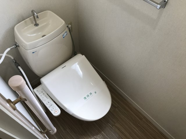 ポートアベニューのトイレ|シャワー付暖房便座