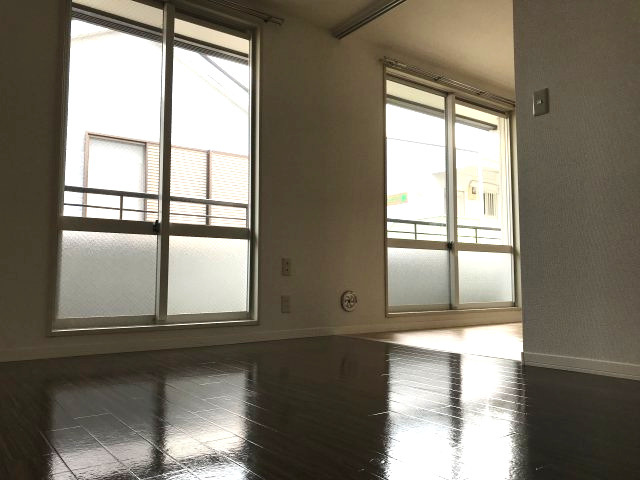 ポートアベニューの洋室