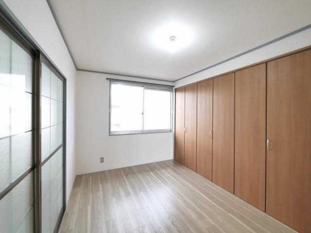 コーポ宝来Ⅱ（宝来）の洋室|落ち着いた色調の洋室です