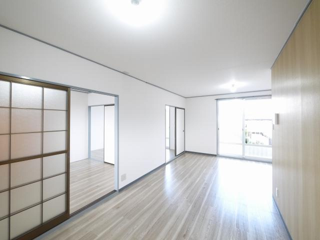 コーポ宝来Ⅱ（宝来）の居間・リビング|おしゃれな居間です