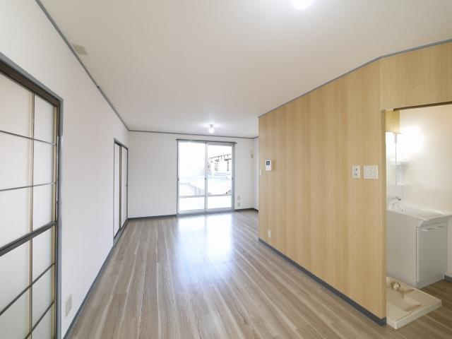 コーポ宝来Ⅱ（宝来）の居間・リビング|こちらの居間で趣味の時間をお楽しみください