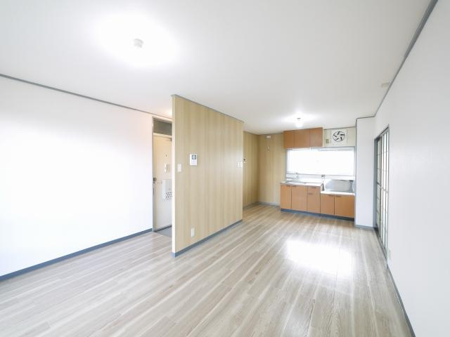 コーポ宝来Ⅱ（宝来）の居間・リビング|ゆったり過ごせる居間です