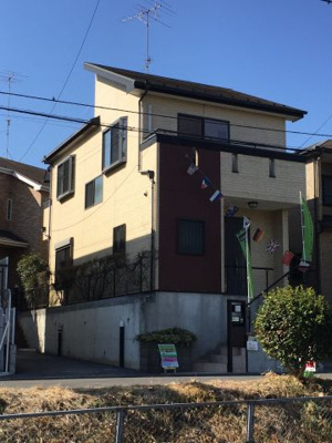 【外観】 | さいたま市緑区宮本1丁目　リフォーム済オール電化中古住宅 | 「さいたま市緑区宮本1丁目　リフォーム済オール電化中古住宅」のここがイチオシ！掃除がラクラクなIHクッキングヒーターならお料理も楽しめます。
