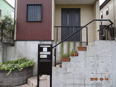 【外観】 | さいたま市緑区宮本1丁目　リフォーム済オール電化中古住宅 | 「さいたま市緑区宮本1丁目　リフォーム済オール電化中古住宅」のここがイチオシ！掃除がラクラクなIHクッキングヒーターならお料理も楽しめます。