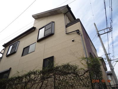【外観】 | さいたま市緑区宮本1丁目　リフォーム済オール電化中古住宅 | 「さいたま市緑区宮本1丁目　リフォーム済オール電化中古住宅」のここがイチオシ！掃除がラクラクなIHクッキングヒーターならお料理も楽しめます。