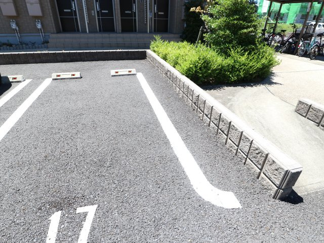 フォンテーヌＢの駐車場