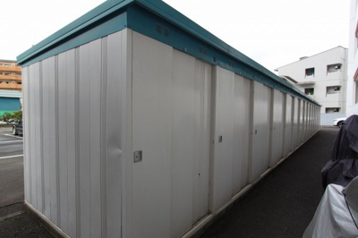 【設備】 | エステマール | トランクルーム
月々5,500円で利用できます