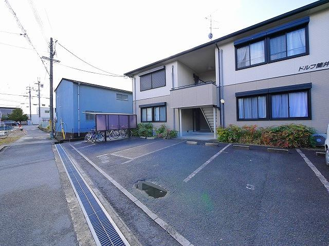 ドルフ筒井の駐車場