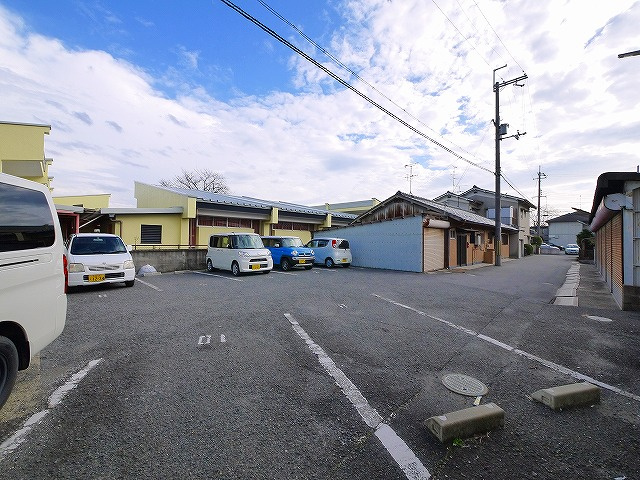 ファミール北郡山の駐車場|駐車スペースもあります