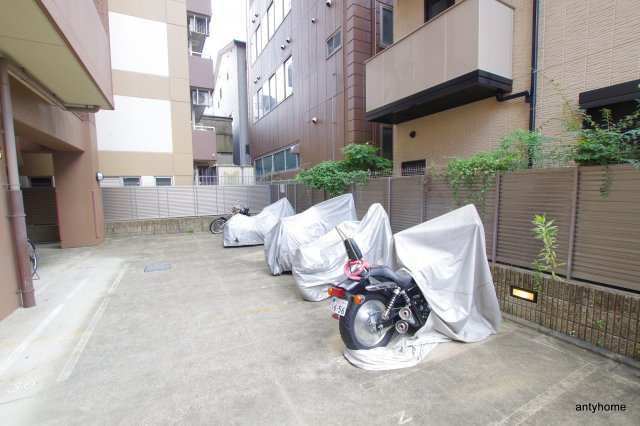 ライジングコート梅田サンライズ　仲介手数料無料の駐車場