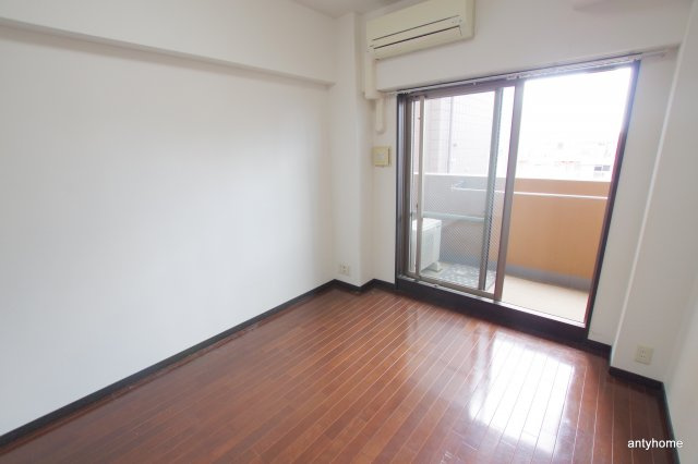 ライジングコート梅田サンライズ　仲介手数料無料の居間・リビング