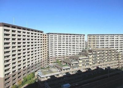 【外観】 | ヨコハマオールパークス　第二街区 | 戸建て感覚の玄関ポーチ付き！充実の共用施設！安心の24時間有人管理！