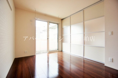 【寝室】 | マローネ柏