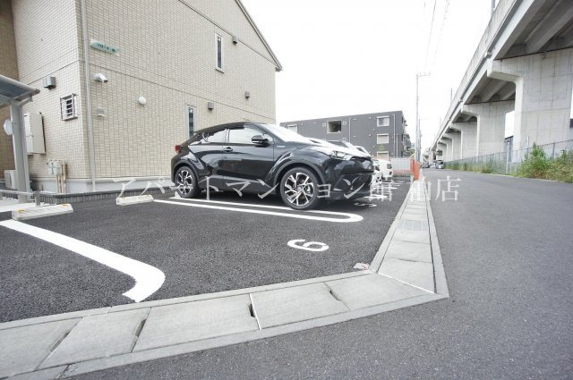 マローネ柏の駐車場