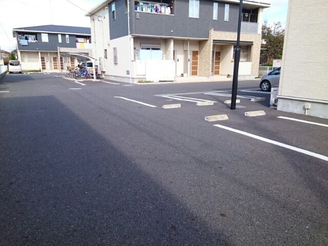 イストワールⅢの駐車場