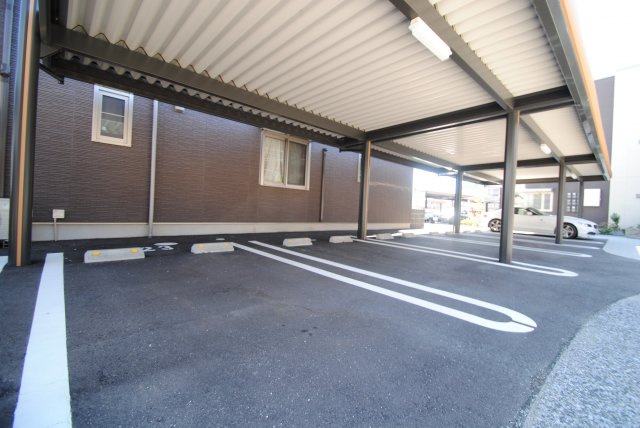 MAST東櫛原の駐車場|カーポート有7560円　カーポート無し5400円