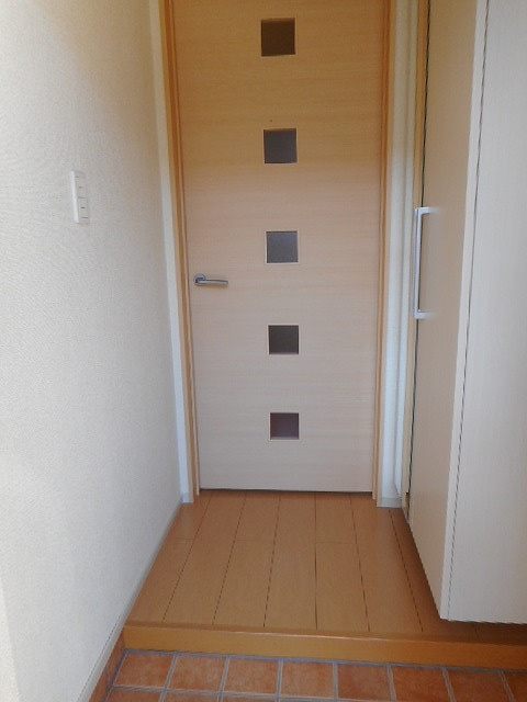 クラベール弐番館の玄関