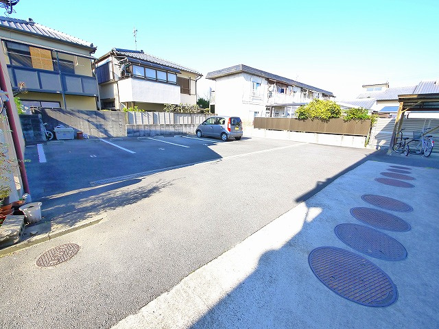 ハイツ鹿野の駐車場|駐車場があるので、車を買う予定の方も安心です（契約必要）