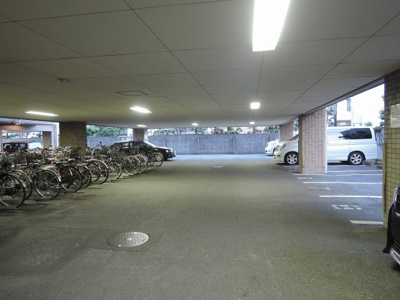 【駐車場】 | ベルヴィサンハイツ | 駐車場
