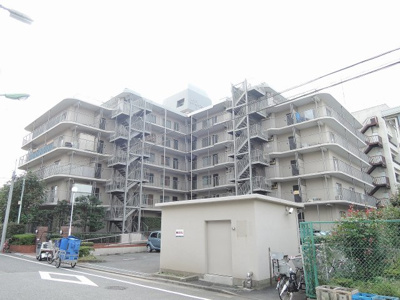 【外観】 | レック東多摩川スカイハイツ１号館 | 京急空港線「糀谷」駅徒歩16分・「大鳥居公園」駅徒歩15分と2駅利用可能！