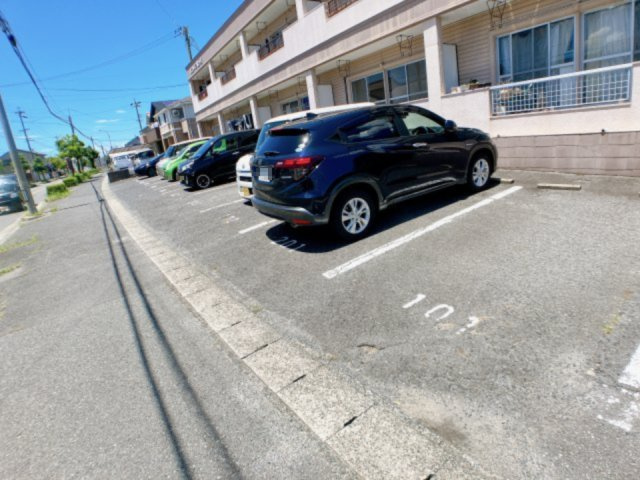 サンシャイン富士ケ丘の駐車場