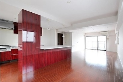 港区三田１丁目の賃貸マンションの居間・リビング